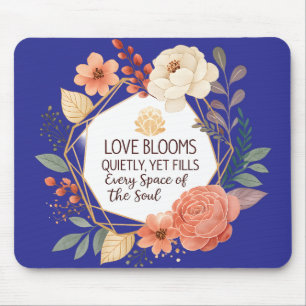 Tapis De Souris L'amour fleurit silencieusement – Citation florale