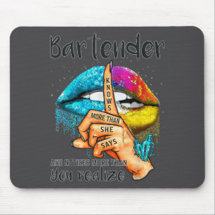 Tapis De Souris Le barman en sait plus qu'elle ne le dit et le rem