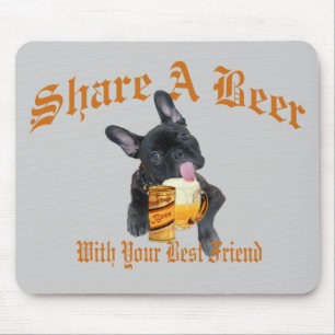 Tapis De Souris Le bouledogue français partage une bière