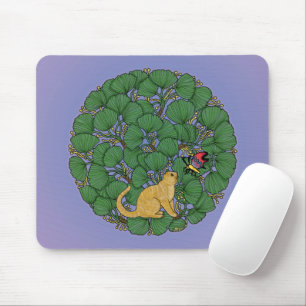 Tapis De Souris Le chat gingembre regarde un papillon