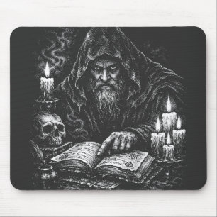 Tapis De Souris Le Magicien Étudiant le Grimoire — par BurnsInHell