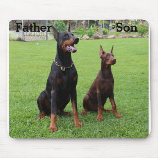 Tapis De Souris Le père et le fils de Doberman