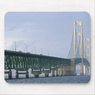 Tapis De Souris Le pont Mackinac enjambant les détroits de 2