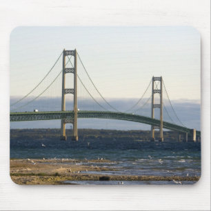 Tapis De Souris Le pont Mackinac qui s'étend sur le détroit de 4