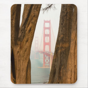 Tapis De Souris Les arbres de golden gate bridge de donnent sur