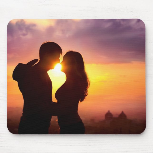 Tapis De Souris Les couples silhouettent au coucher du soleil (Devant)