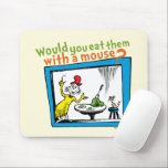 Tapis De Souris Les mangeriez-vous avec une souris?<br><div class="desc">Cette création sous licence officielle présente un moment inoubliable directement issu des pages du livre adoré de Dr Seuss, Les Œufs verts au jambon. L'illustration montre Sam-I-Am, toujours aussi persistant, faisant un geste en direction de son célèbre plat posé sur une table, tandis qu'une petite souris attend patiemment à proximité...</div>