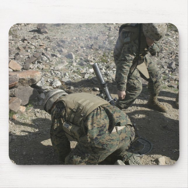 Tapis De Souris Les mortiers couvrent leurs oreilles et évitent le (Devant)