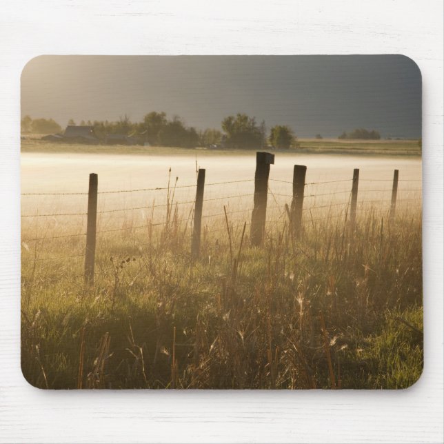Tapis De Souris Lever de soleil éclairant le brouillard le long d' (Devant)