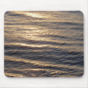 Tapis De Souris Lever de soleil sur les eaux de l'océan apaisant l