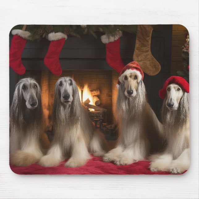 Tapis De Souris Lévrier Afghan près de la cheminée de Noël (Devant)