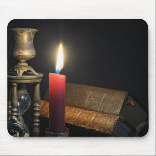 Tapis De Souris Livres vintages et sablier sur arrière - plan somb
