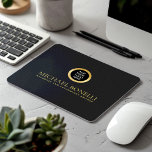 Tapis De Souris Logo ROUND en cuir gris noir<br><div class="desc">Améliorez votre espace de travail avec ce tapis de souris en cuir noir gris conçu pour combiner style et fonctionnalité. Doté d'un logo doré luxueux et d'une option permettant d'ajouter deux lignes de texte personnalisé, ce pavé de souris est parfait pour personnaliser avec votre nom, entreprise, entreprise ou tout autre...</div>