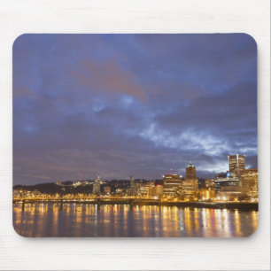 Tapis De Souris Lumières de la ville reflétées dans la rivière