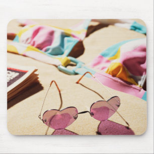 Tapis De Souris Lunettes de soleil de forme de haut de bikini et