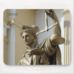 Tapis De Souris Madame Justice Statue, Virginia City, Nevada<br><div class="desc">Madame Justice Statue,  Virginia City,  le comté de Storey,  Nevada par jour Williams</div>