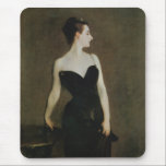 Tapis De Souris Madame X par John Singer Sargent<br><div class="desc">C'est la "Madame toujours célèbre X",  peint par John Singer Sargent en 1884. L'original est 43 x 93 en pouces.</div>