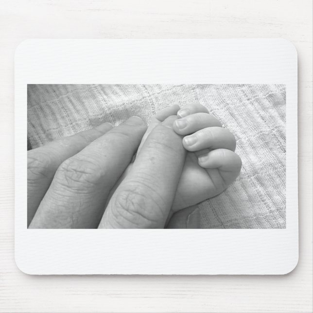 Tapis De Souris Mains de bébé doigts mains tenant serrant doux (Devant)