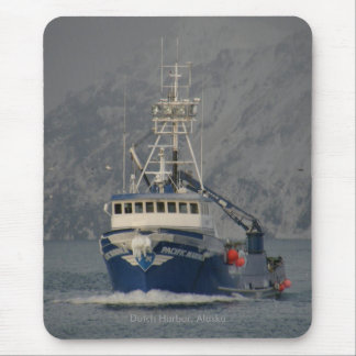 Tapis De Souris Marin Pacifique, bateau de crabe dans le port