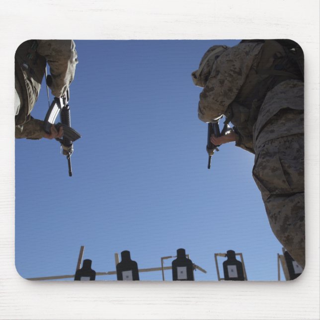 Tapis De Souris Marines change de magazines en plein feu (Devant)