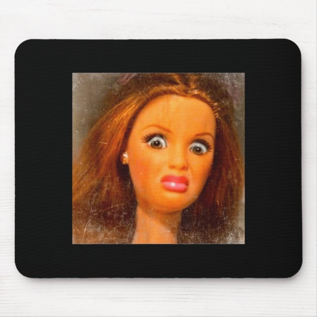 Tapis De Souris Mème de visage de poupée dégoûtant drôle  (Devant)
