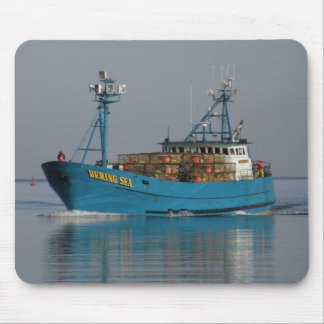 Tapis De Souris Mer de Béring, bateau de crabe dans le port