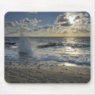 Tapis De Souris Mer des Caraïbes, Îles Caïmans. Vagues déferlantes