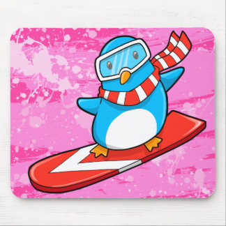 Tapis de souris mignon de pingouin de snowboarding