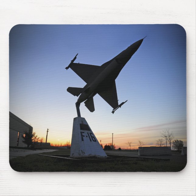 Tapis De Souris Modèle d'échelle d'un Faucon F-16 C (Devant)