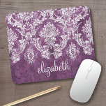 Tapis De Souris Modèle et nom de Damas Vintage de prune<br><div class="desc">Une motif vintage au design tendance avec des couleurs bijoux et élégance. Les éléments sont plus faciles à customiser lorsque vous remplacez tout le texte et les photos en premier. Si votre art doit encore être ajusté, cliquez sur le bouton Personnaliser. Cela vous mènera à une zone de design où...</div>