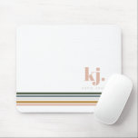 Tapis De Souris Monogramme à rayures rétro chic<br><div class="desc">Un design minimaliste monogramme avec de grandes initiales typographiques dans une police classique avec votre nom ci-dessous et des rayures chic rétro couleur arc-en-ciel. Les tapis de souris personnalisés sont la réponse à un bureau ennuyeux. Les collègues, les enseignants et les amis adoreront nos tapis de souris. N'oubliez pas d'en...</div>