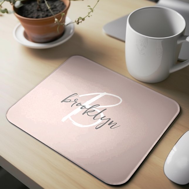 Tapis De Souris Monogramme de nom de style rose poudré gris écritu (Créateur téléchargé)