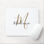 Tapis De Souris Monogramme d'or noir moderne élégant Script Girly<br><div class="desc">Monogramme d'or Noir moderne Pad de souris Girly. Personnalisez cette élégante conception monogrammée de pavé de souris blanc avec votre nom et votre monogramme initial dans une typographie chic,  tendance et girly script. Un cadeau parfait pour elle.</div>