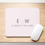 Tapis De Souris Monogramme minimaliste Élégant rose Vierge Nom<br><div class="desc">Améliorez votre espace de travail avec notre Souris Monogram Moderne et Élégante. Ce tapis de souris sophistiqué allie élégance intemporelle et minimalisme contemporain, ajoutant une touche de raffinement à votre bureau. Conçu avec une attention minutieuse aux détails, ce tapis de souris est plus qu'un simple accessoire fonctionnel, c'est une déclaration...</div>