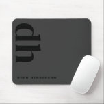 Tapis De Souris Monogramme noir professionnel minimaliste moderne<br><div class="desc">Le "Modern Minimalist Professional Black Monogram Mouse Pad" est un ajout élégant et élégant à tout espace de travail. Ces tapis de souris personnalisés sont parfaits pour rehausser le décor à la maison et au bureau pour les hommes. Conçus pour un professionnel averti, ces coussinets de souris personnalisés présentent un...</div>