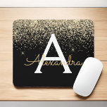Tapis De Souris Monogramme Parties scintillant de luxe noir or<br><div class="desc">Parties scintillant d'étincelle d'or et de noir Monogramme Nom Monogramme Mousepad. Ce pavé de souris peut être customisé pour inclure votre nom initial et prénom ou nom de famille.</div>