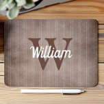 Tapis De Souris Monogramme rétro Vintage Brown<br><div class="desc">Ce design présente un motif à rayures vintages dans les tons marron cannelle. Personnalisez-le avec votre initiale monogramme en brun et votre nom en écriture rétro blanche.</div>