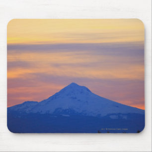 Tapis De Souris Montagne bleue couverte par neige orange de ciel