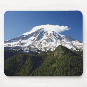Tapis De Souris Montagne couverte par neige avec le ciel bleu et
