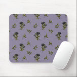 Tapis De Souris Motif de fleurs noires gothiques<br><div class="desc">mousepad vintage et gothique avec illustration de roses noirs avec verdure transformée en motif. L'arrière - plan est violet.</div>