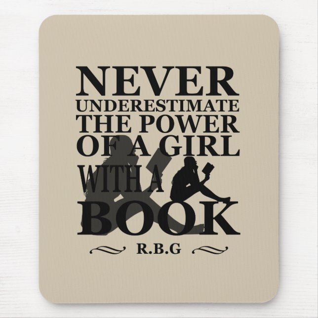 Tapis De Souris Ne jamais sous-estimer le pouvoir d'une fille avec (Devant)