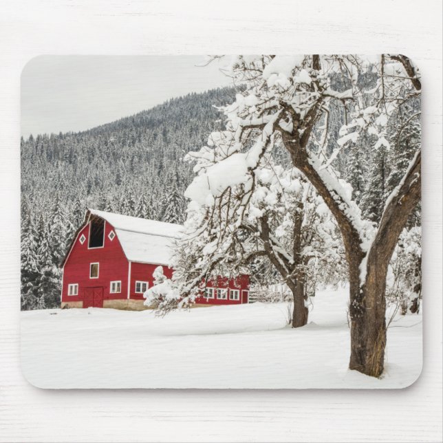 Tapis De Souris Neige fraîche sur grange rouge (Devant)
