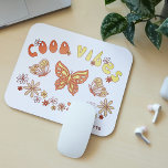 Tapis De Souris Nom du papillon de la fleur d'hippie Good Vibes Re<br><div class="desc">Good Vibes Retro Hippie Flower Butterfly Custom Name Mouse Pads contient le texte "good vibes" dans une typographie script moderne accentuée de papillons et de fleurs rétro et personnalisée avec votre nom personnalisé à la base. Un cadeau parfait pour Noël, anniversaire, université, meilleurs amis et plus encore. Conçu par ©Evco...</div>