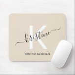 Tapis De Souris Nom monogramme du script beige moderne<br><div class="desc">Écriture beige moderne monogramme nom pavé de souris</div>