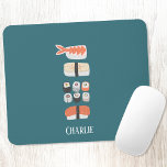 Tapis De Souris Nom personnalisé du Sushi japonais<br><div class="desc">Une pile de sushis,  nigiri et rouleaux de maki pour les gourmands. Supprimez ou modifiez le nom pour customiser.</div>