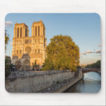 Tapis De Souris Notre Dame de Paris à l'Heure d'or - Paris, France<br><div class="desc">Notre Dame de Paris à l'Heure d'or - Paris,  France</div>
