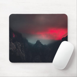 Tapis De Souris Nuages brûlants, brouillard et montagnes