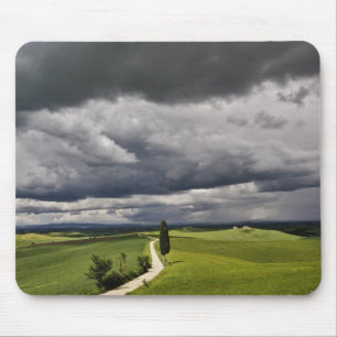 Tapis De Souris Nuages de routes et de tempêtes, région rurale de