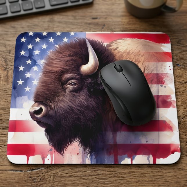 Tapis De Souris Œuvre d'art majestueuse représentant des bisons am (Majestic American Bison & Patriotic Flag Artwork. Mouse Pad)