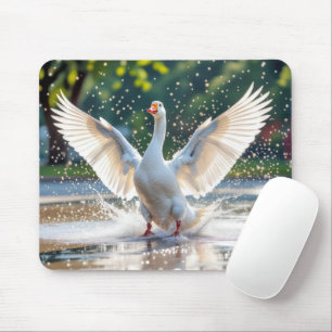 Tapis De Souris Oie blanche dans une aire de jeux d'eau